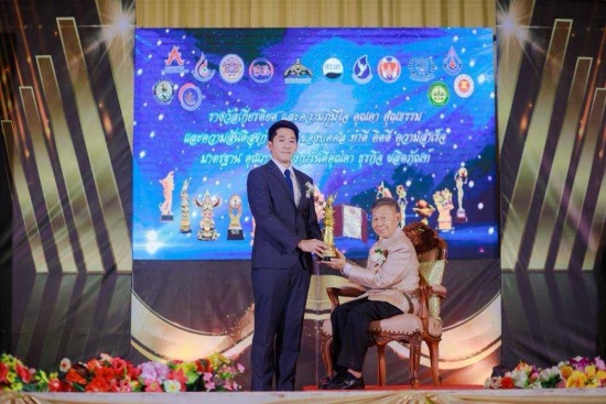 เป็นตัวแทนเข้ารับรางวัลจากสหเครือข่ายวัฒนธรรมแห่งชาติ เป็นตัวแทนเข้ารับรางวัลจากสหเครือข่ายวัฒนธรรมแห่งชาติ